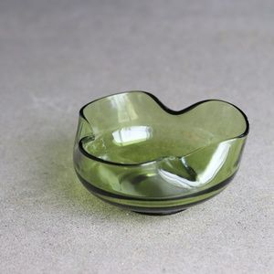 Vintage Anchor Hocking Glass Pinch Bowl in Avocado
